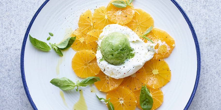 Carpaccio sicilien d'oranges, burrata et sorbet au basilic