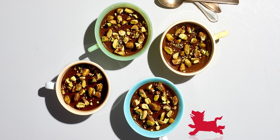 Crèmes dessert au chocolat et aux pistaches caramélisées
