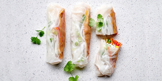 Rouleaux de printemps à la mangue et aux légumes