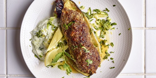 Courgettes farcies à l’agneau, riz et feta