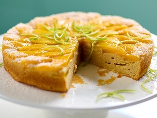 Gâteau renversé aux mangues, coco et lentilles corail