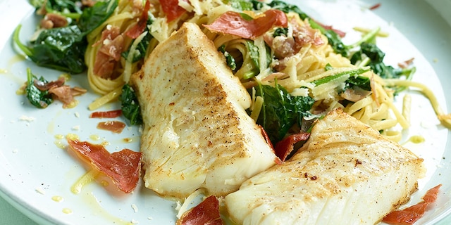 Linguine met kabeljauw, gandaham en spinazie
