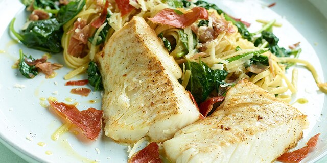 Linguine met kabeljauw, gandaham en spinazie