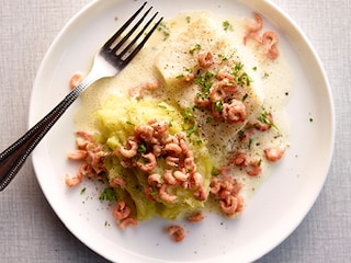 Cabillaud aux crevettes grises, sauce au vin blanc et stoemp aux poireaux