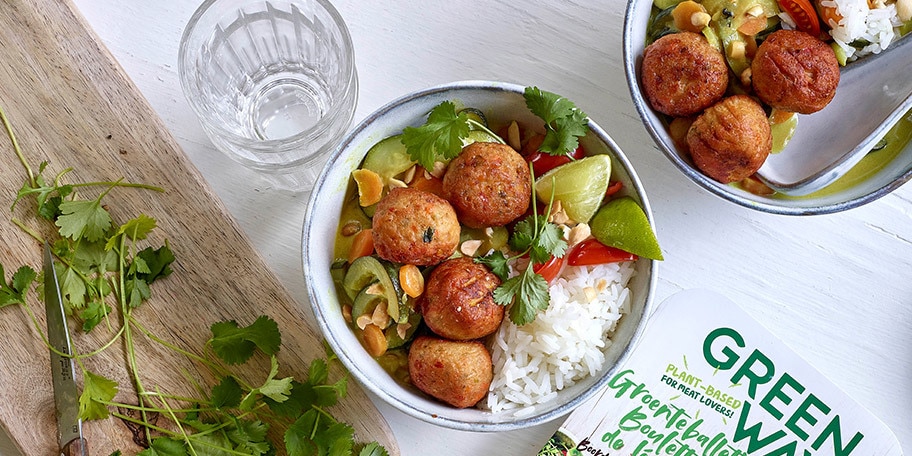 Curry jaune thaï au fenouil, à la courgette, aux carottes et aux boulettes de légumes Greenway