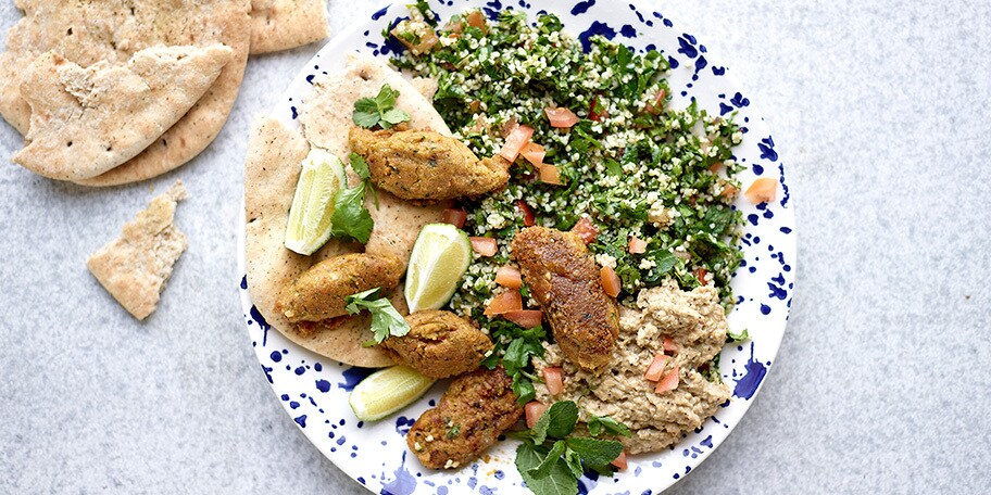 Falafels met baba ganoush en Libanese tabouleh