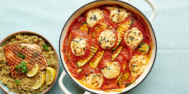 Gratin de courgettes et poivrons au chèvre, saumon grillé et couscous