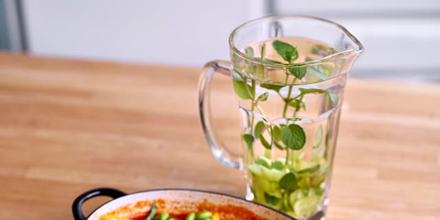 Eau aromatisée menthe et raisin