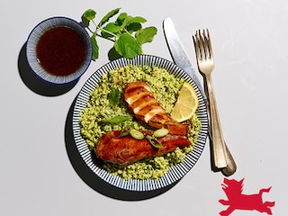 Filets de poulet marinés au citron et au miel, quinoa vert au brocoli