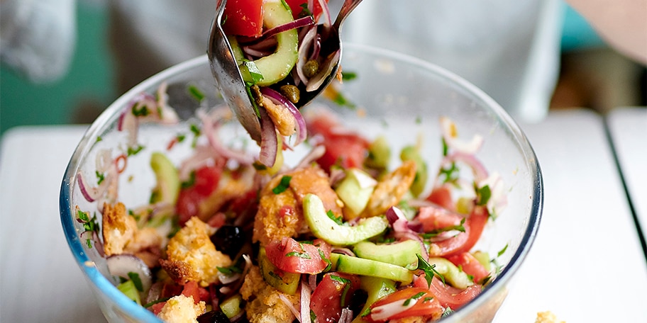 Panzanella met burrata