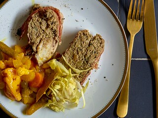 Pâté de lapin aux chicons, pickles maison