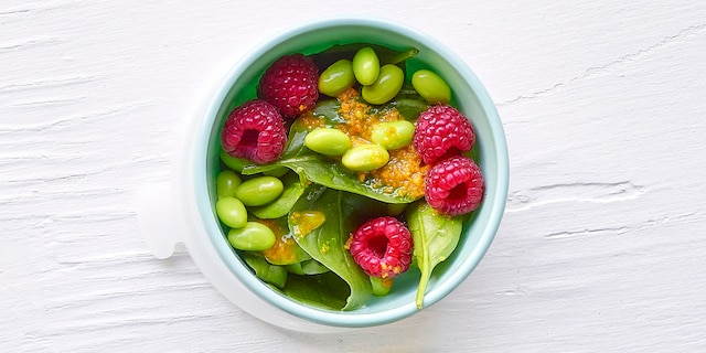 Salade d'edamame, épinards et framboises
