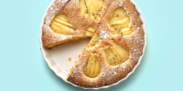 Gâteau aux amandes, poires et thym