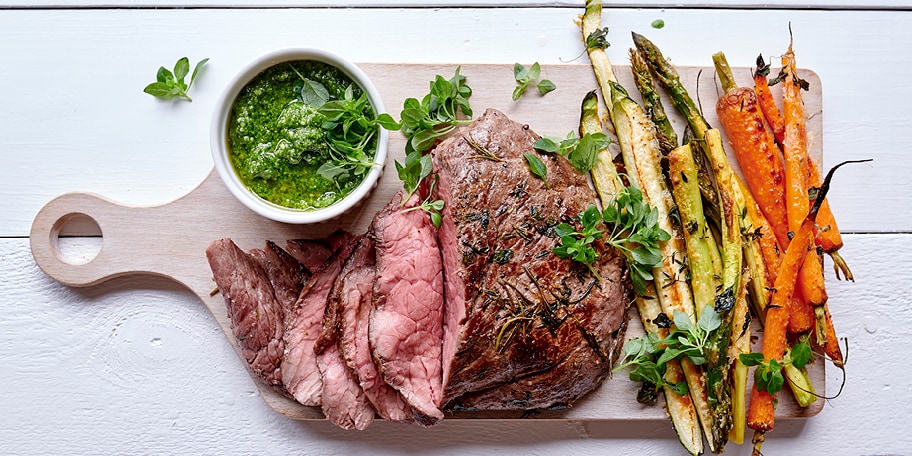 Rosbief met pesto en geroosterde groenten met parmigiano