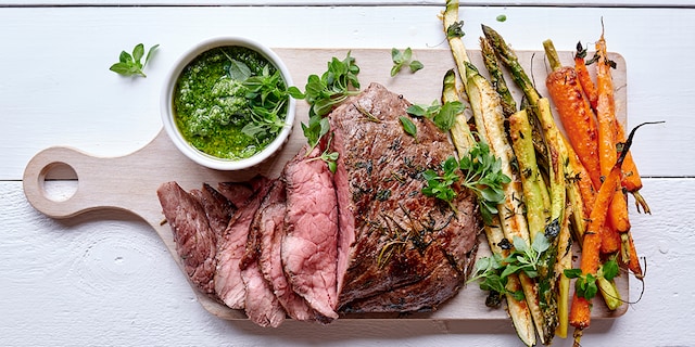 Rosbief met pesto en geroosterde groenten met parmigiano