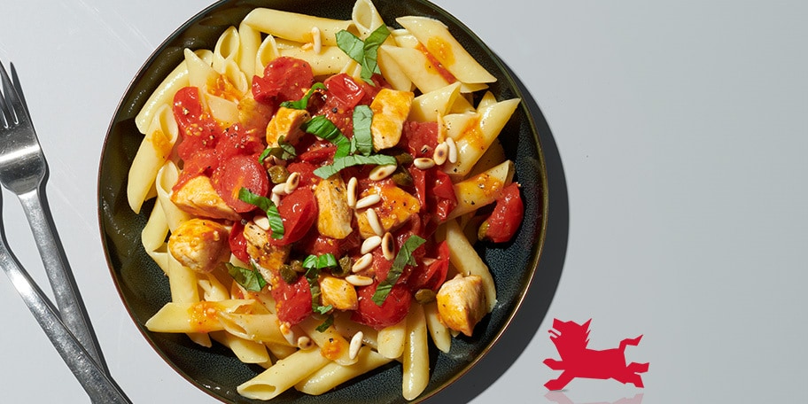 Penne au poulet, sauce aux tomates cerise et aux câpres