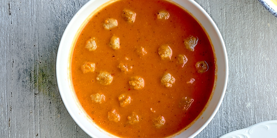 Soupe de tomates aux boulettes