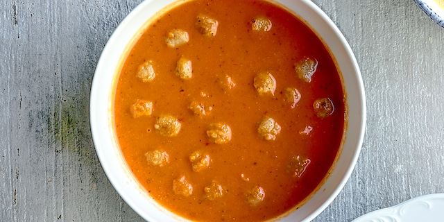 Soupe de tomates aux boulettes