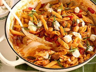 One pot penne met tomaten en chorizo