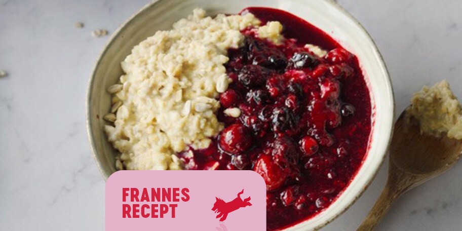 Porridge met rodevruchtencompote