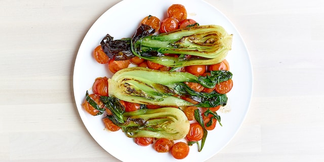 Paksoi braisé aux tomates cerises