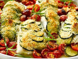 Gratin de loup de mer aux courgettes et aux tomates-cerises