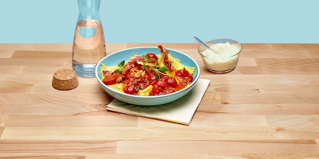 Ravioli spinazie-ricotta met saus van kerstomaten