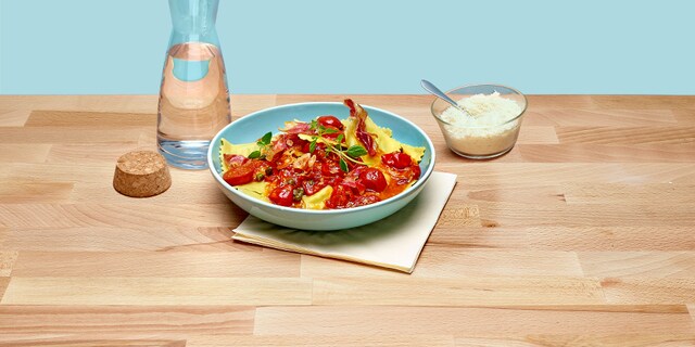 Ravioli spinazie-ricotta met saus van kerstomaten