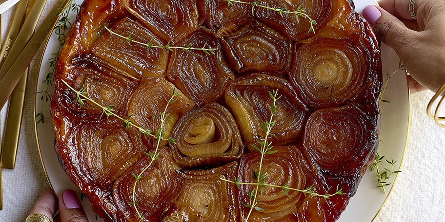 Tatin d’oignons laqués à la sauce teriyaki