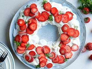 Pavlova aux fraises en couronne 