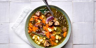 Bouillon de volaille aux légumes, lentilles et épices douces