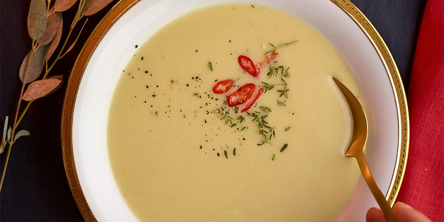 Velouté aux panais, gingembre et lait de coco