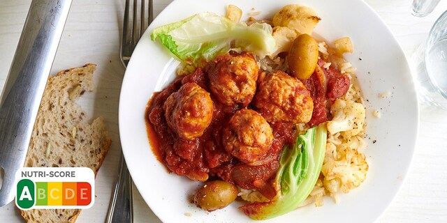 Boulettes sauce tomate aux olives, riz sauté au chou-fleur