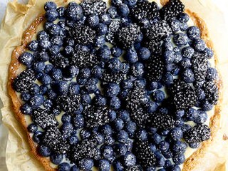Zandtaart met blauwe vruchten