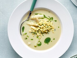Soupe d’asperges à la flamande