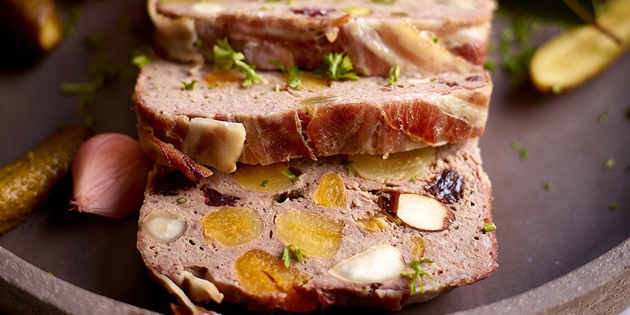 Terrine de faisan aux abricots séchés et pistaches