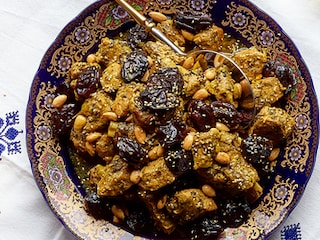 Tajine met gedroogde pruimen