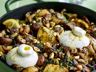 Ovenschotel met bospaddenstoelen en burrata