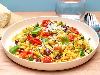 Fettuccine aux courgettes et aux tomates-cerise 