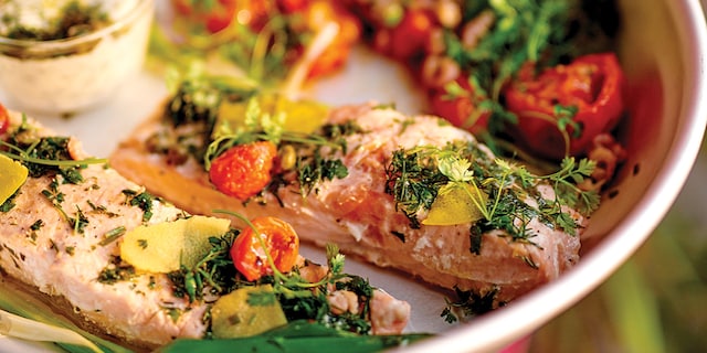 Saumon mariné aux herbes et sauce tartare