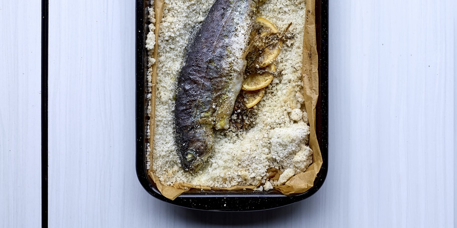 Truites en croûte de sel