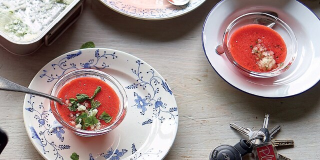 Aardbeiensoep en citroengranité met munt