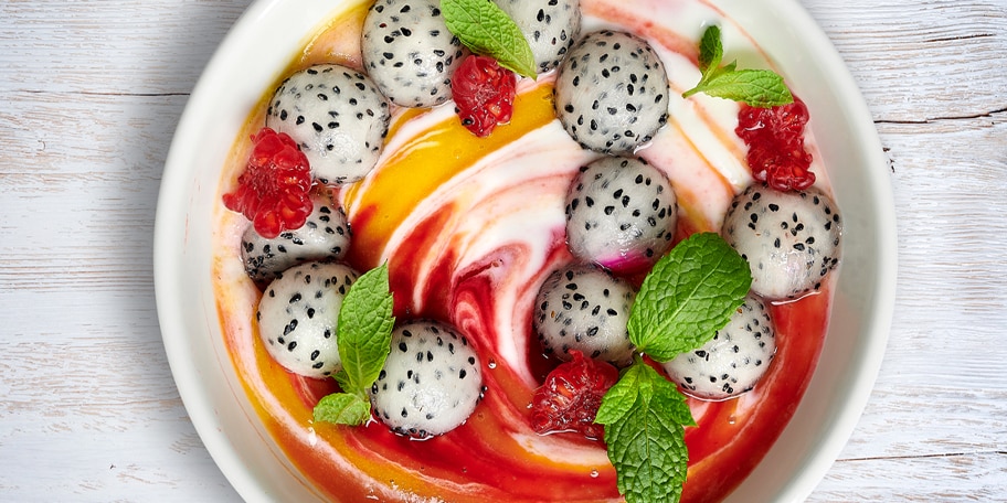 Smoothie bowl au pitaya et à la mangue
