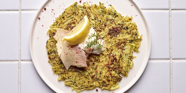 Rösti’s met courgettes en gerookte forel