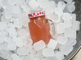 Kokoswater met watermeloen en citroen