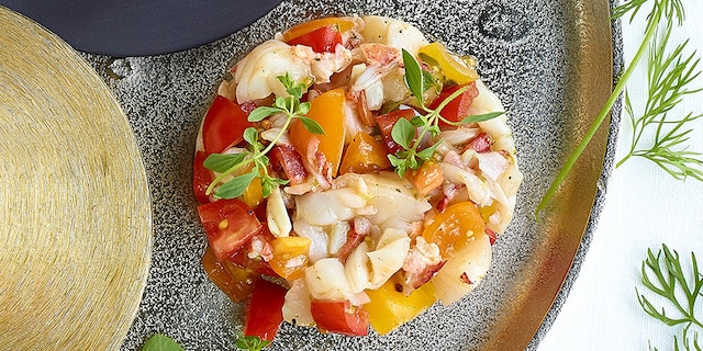 Tartare de homard au trio de tomates cerise et à l’origan