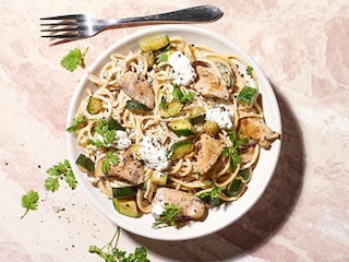 Spaghetti au poulet, courgettes et ricotta