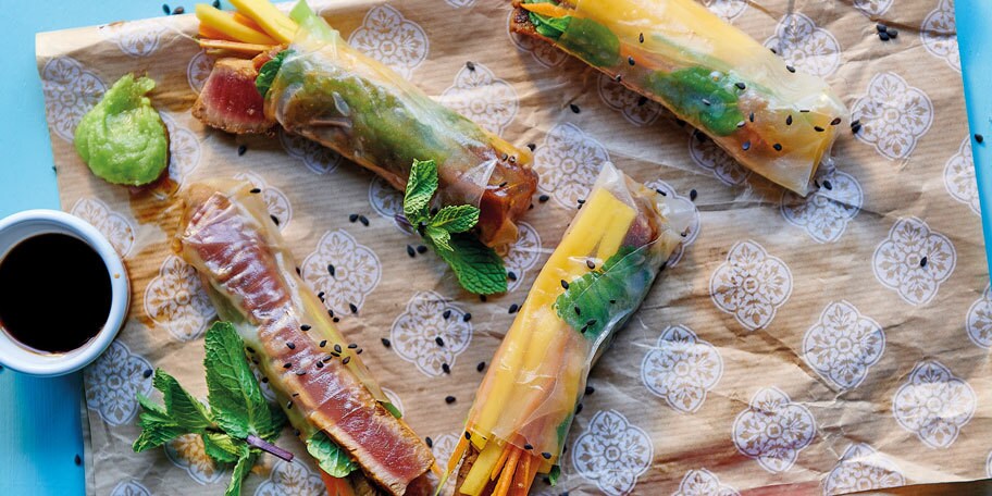 Spring rolls met tonijn en mango