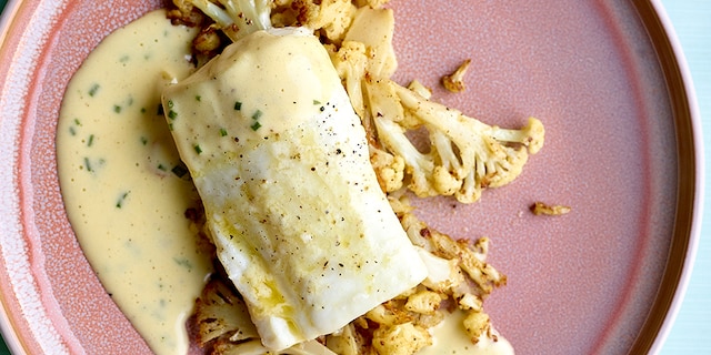 Dos de cabillaud au chou-fleur poêlé, sauce mousseline