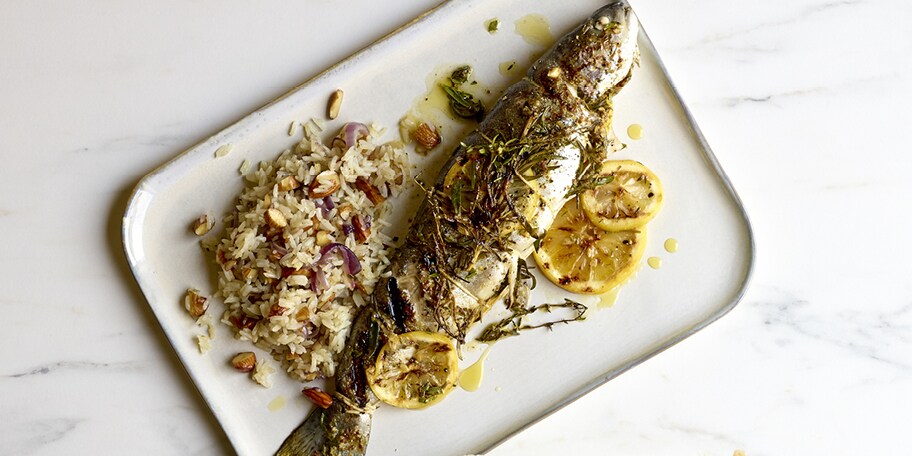 Truites marinées et grillées, riz aux amandes
